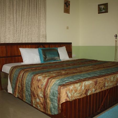 Dokua Royal Hotel Kwabenya Luaran gambar