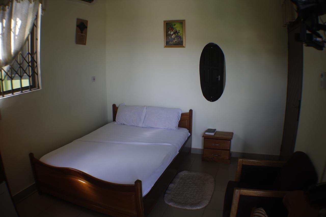 Dokua Royal Hotel Kwabenya Luaran gambar