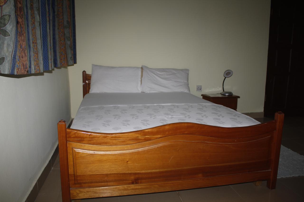 Dokua Royal Hotel Kwabenya Luaran gambar