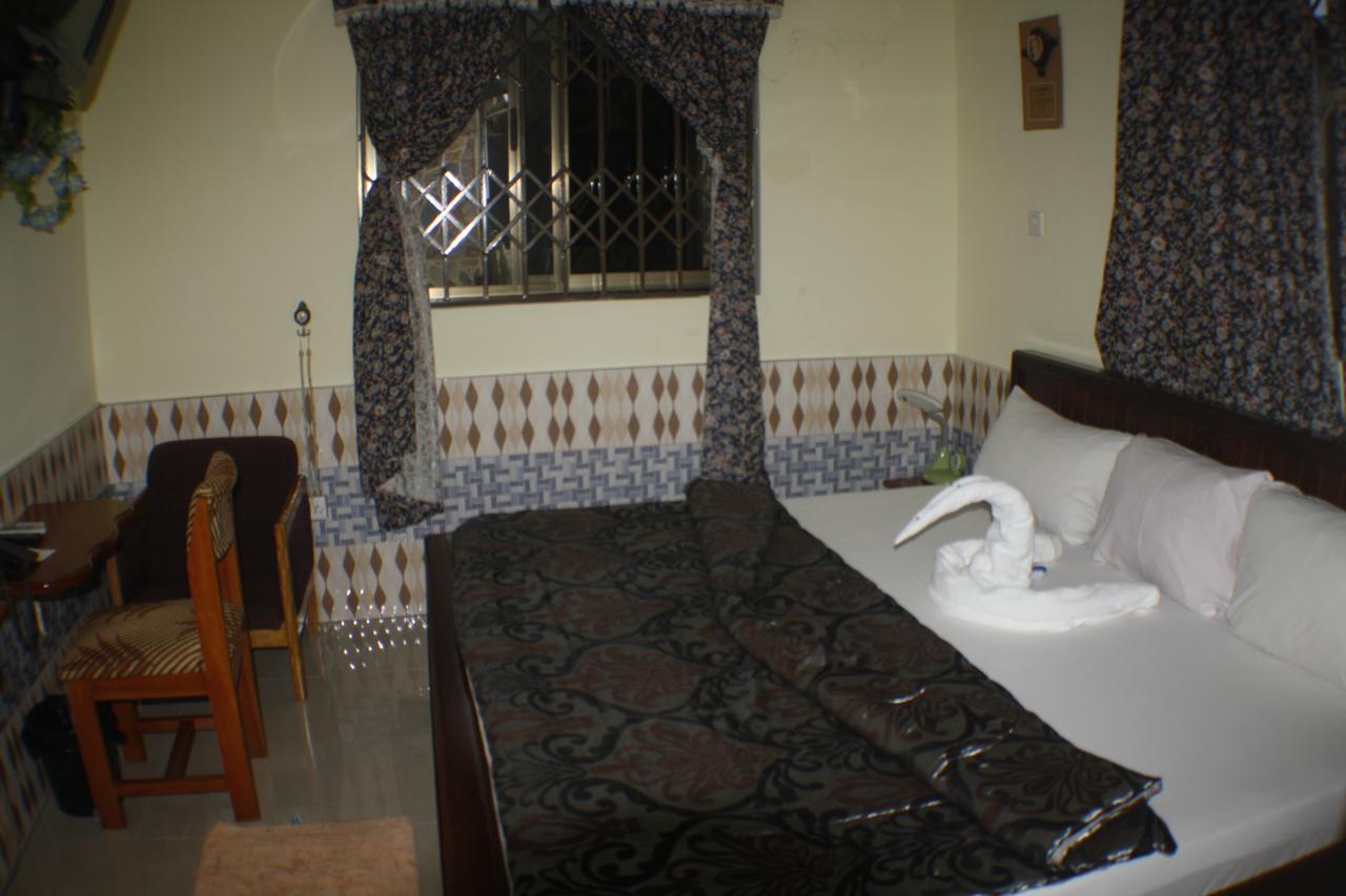 Dokua Royal Hotel Kwabenya Luaran gambar