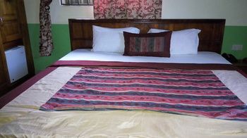 Dokua Royal Hotel Kwabenya Luaran gambar